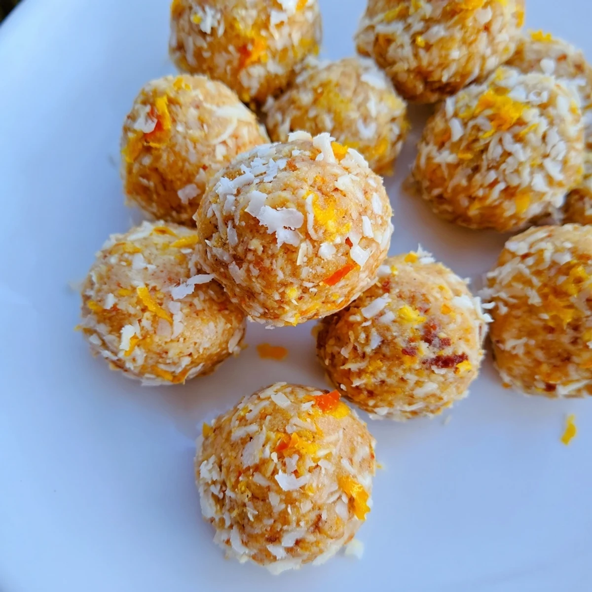 Bite-sized Citrus Bliss Bites for baby showers garnished with lemon zest and edible flowers